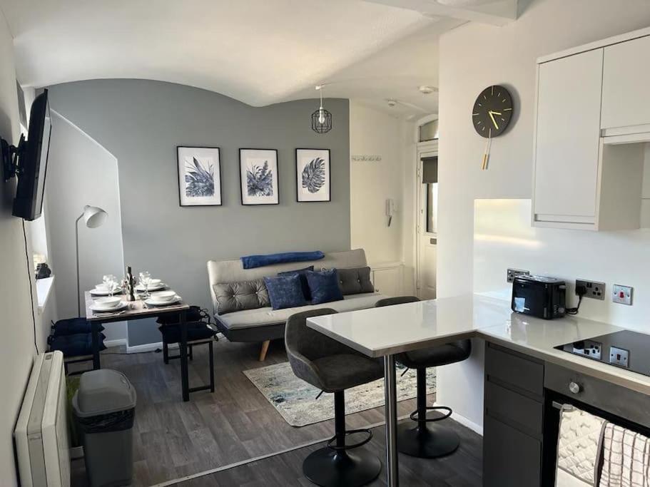 Apartmán Windsor Deluxe - Modern City Centre 5min From Beach & Station *